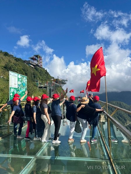 Rong May Glass Bridge: Walking on Clouds - Gallery Image 5