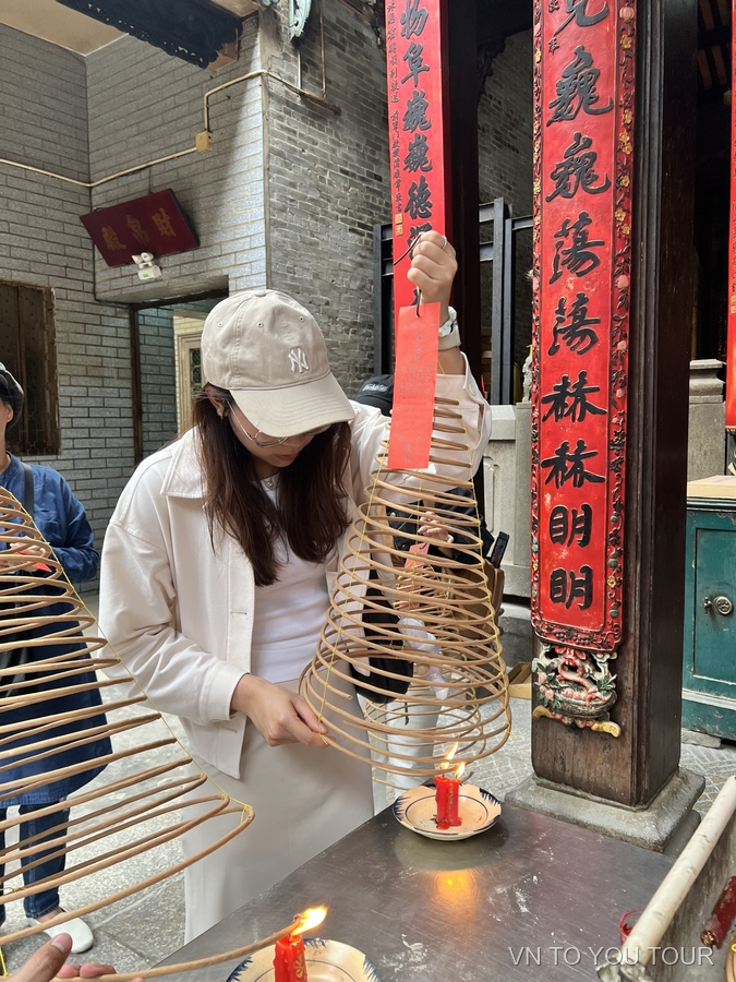 Thien Hau Pagoda: The Heart of Chinatown - Gallery Image 4