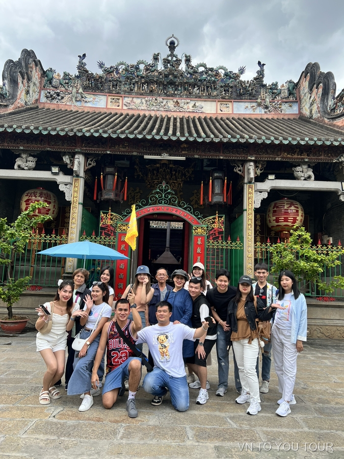 Thien Hau Pagoda: The Heart of Chinatown - Secondary Image 1