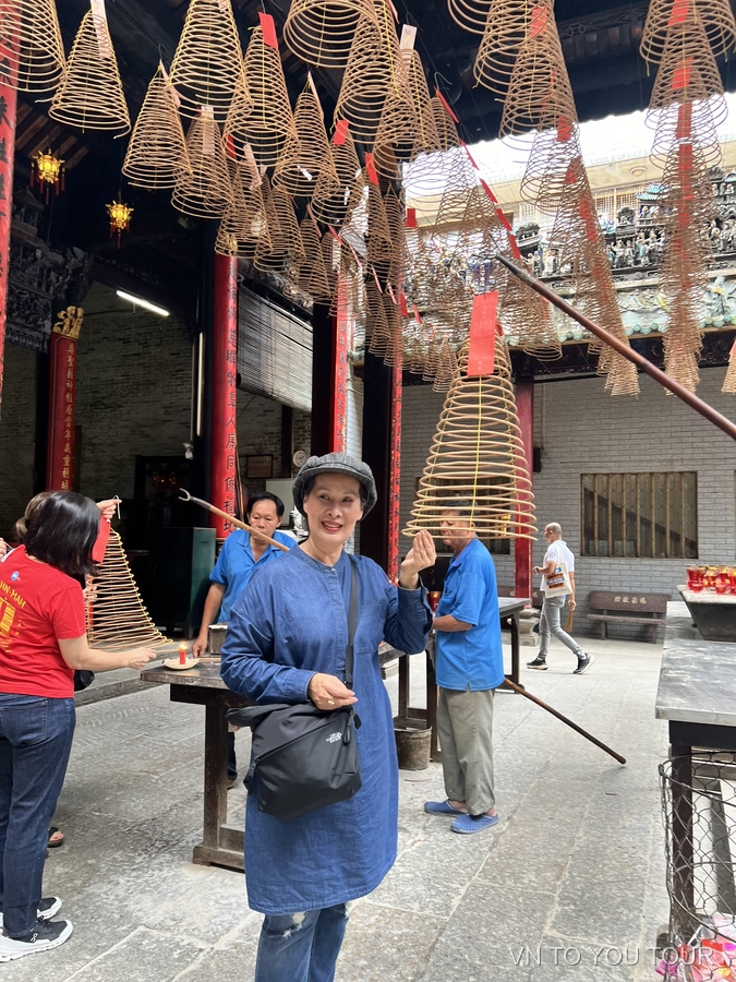 Thien Hau Pagoda: The Heart of Chinatown - Secondary Image 2