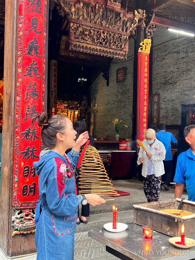 Thien Hau Pagoda: The Heart of Chinatown - Gallery Image 2